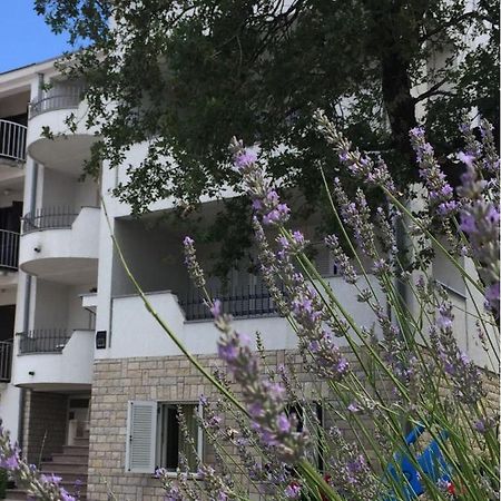 Apartmani Ana Malinska Bagian luar foto