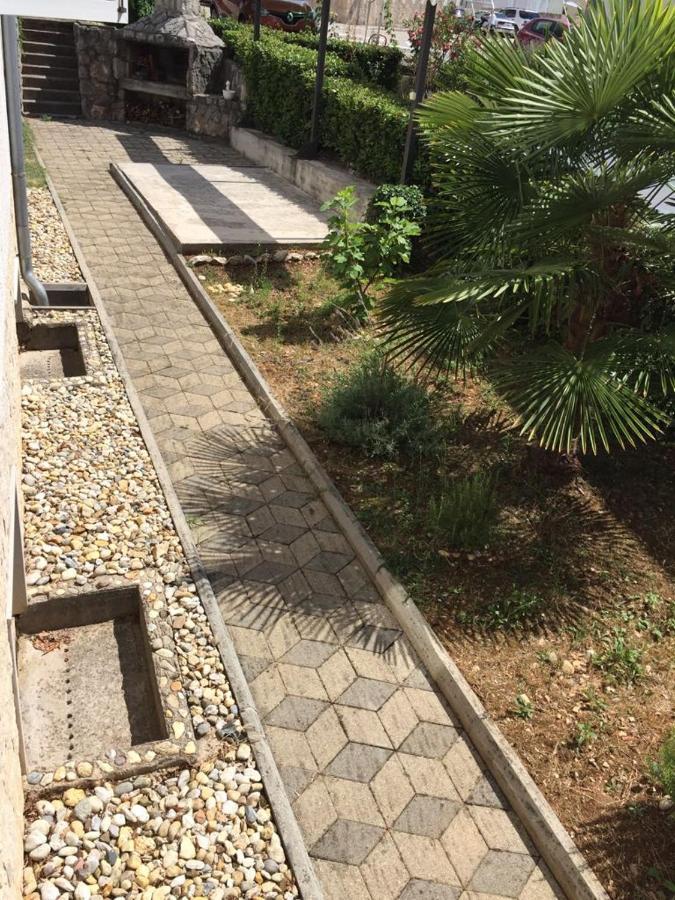 Apartmani Ana Malinska Bagian luar foto