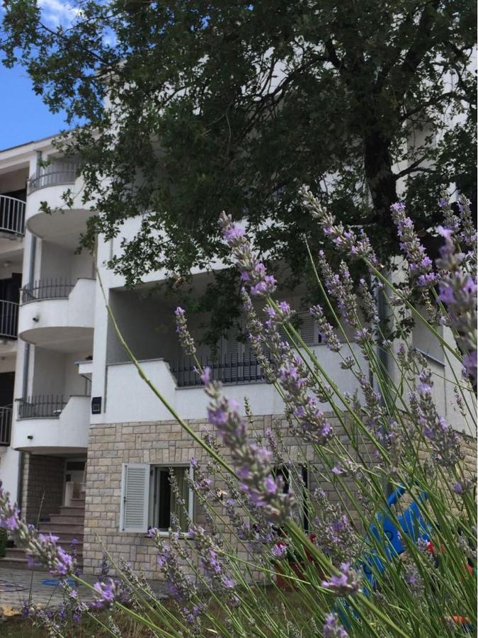 Apartmani Ana Malinska Bagian luar foto