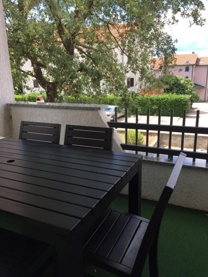 Apartmani Ana Malinska Bagian luar foto