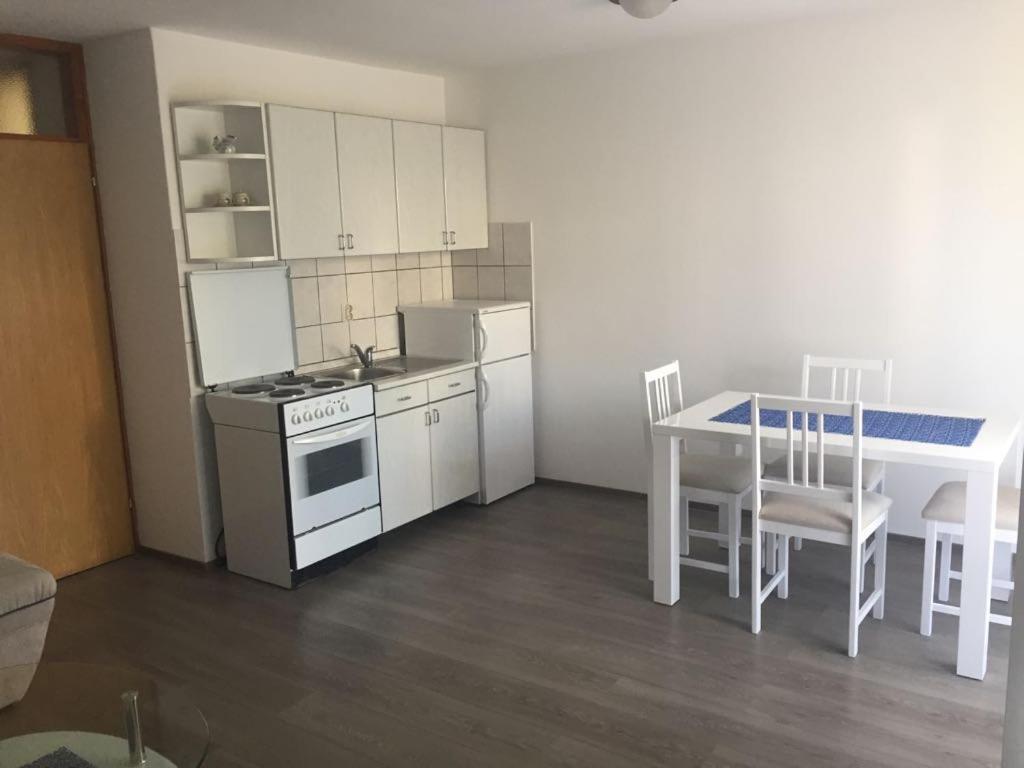 Apartmani Ana Malinska Bagian luar foto