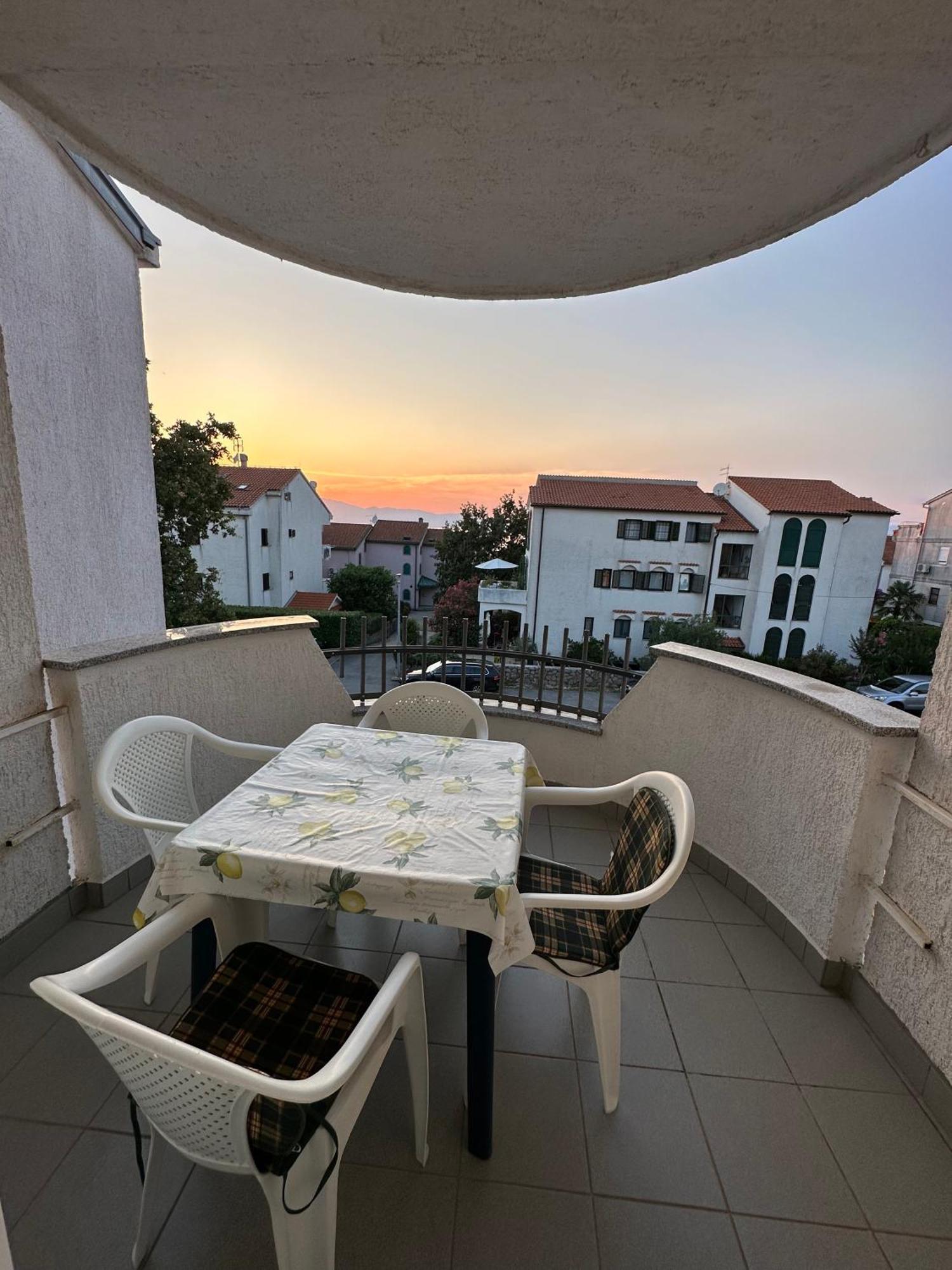 Apartmani Ana Malinska Bagian luar foto