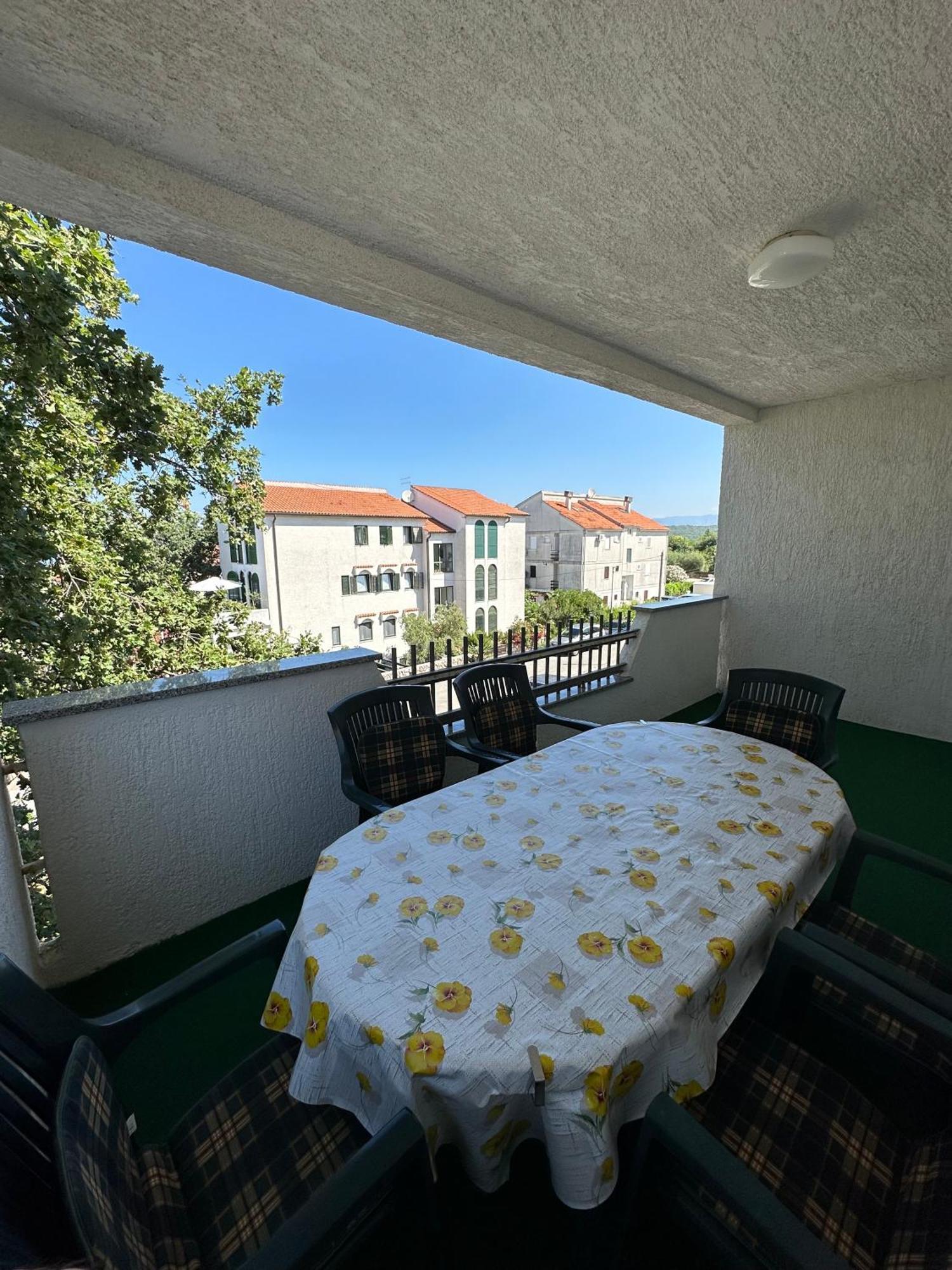 Apartmani Ana Malinska Bagian luar foto